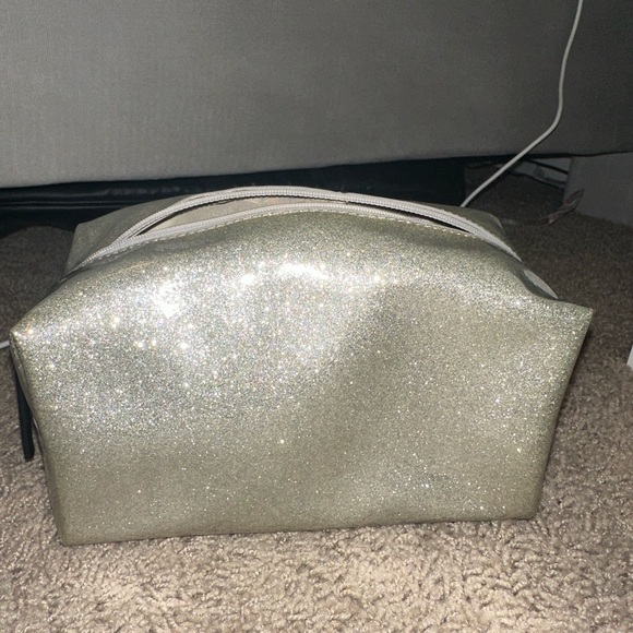 SILVER Kate Spade Glitter makeup/traveling bag - Picture 3 of 6